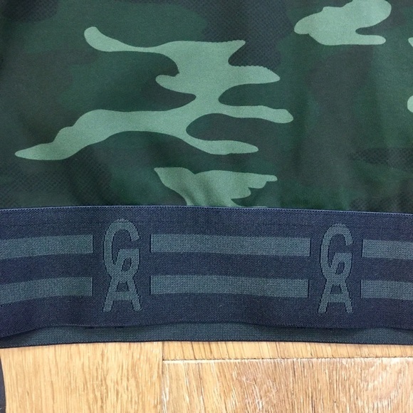 GOOD AMERICAN Icon Jersey Workout Camo Crop Top Size M - Picture 7 of 12